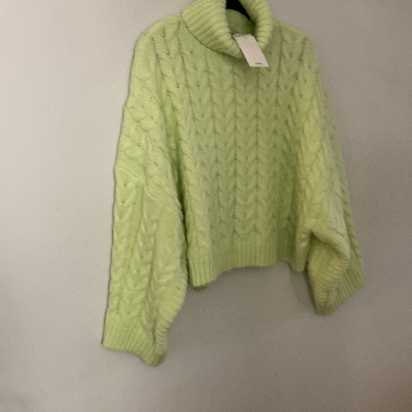 💫NWT GREEN KNIT TURTLENECK 💫 - Picture 7 of 7